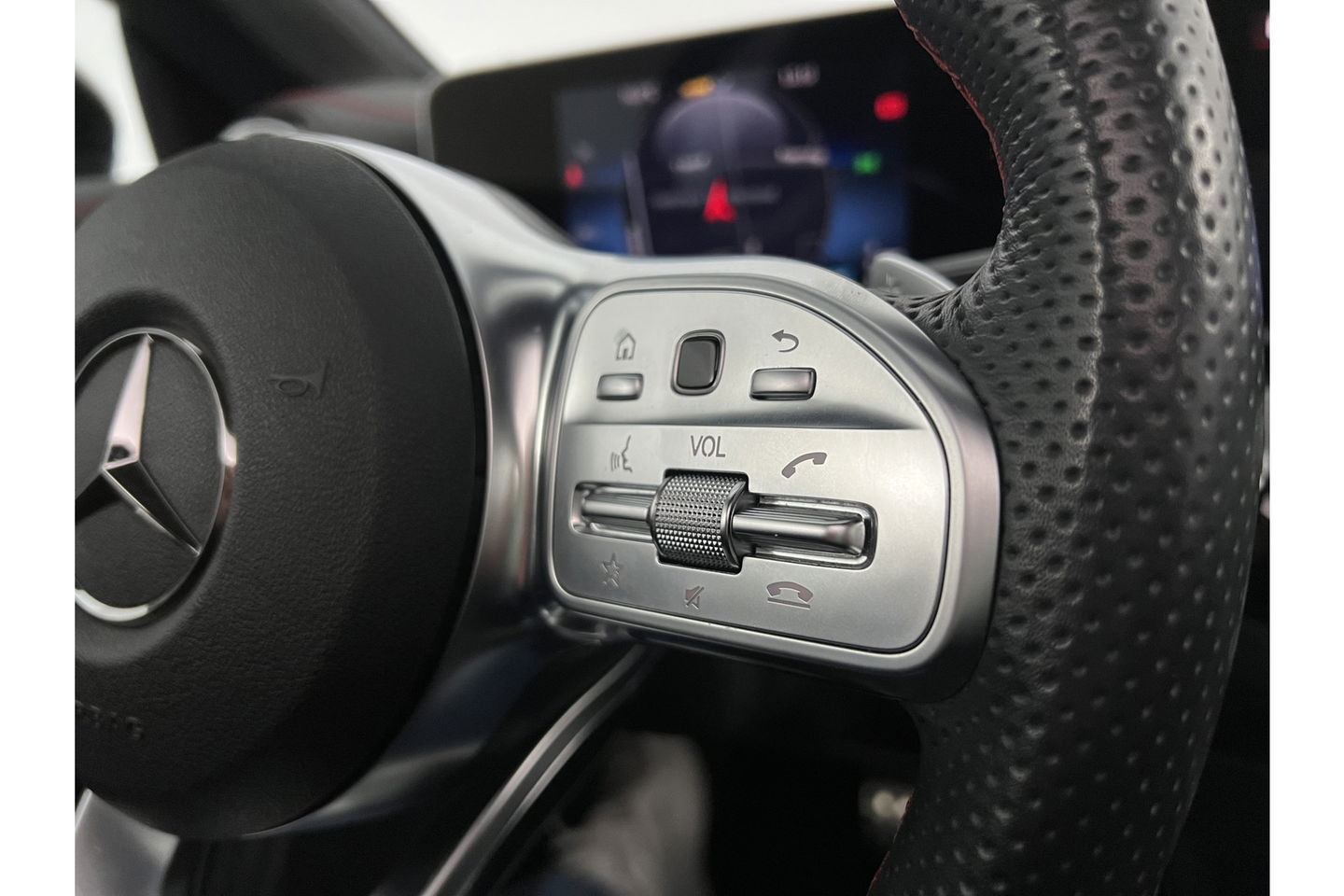 Mercedes-Benz CLA-Klasse 180 AMG Pano Camera LED Virtual Cruise Clima Navigatie 18"LMV