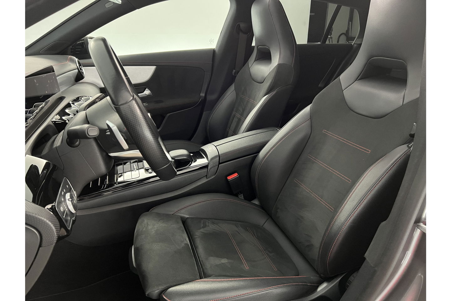 Mercedes-Benz CLA-Klasse 180 AMG Pano Camera LED Virtual Cruise Clima Navigatie 18"LMV