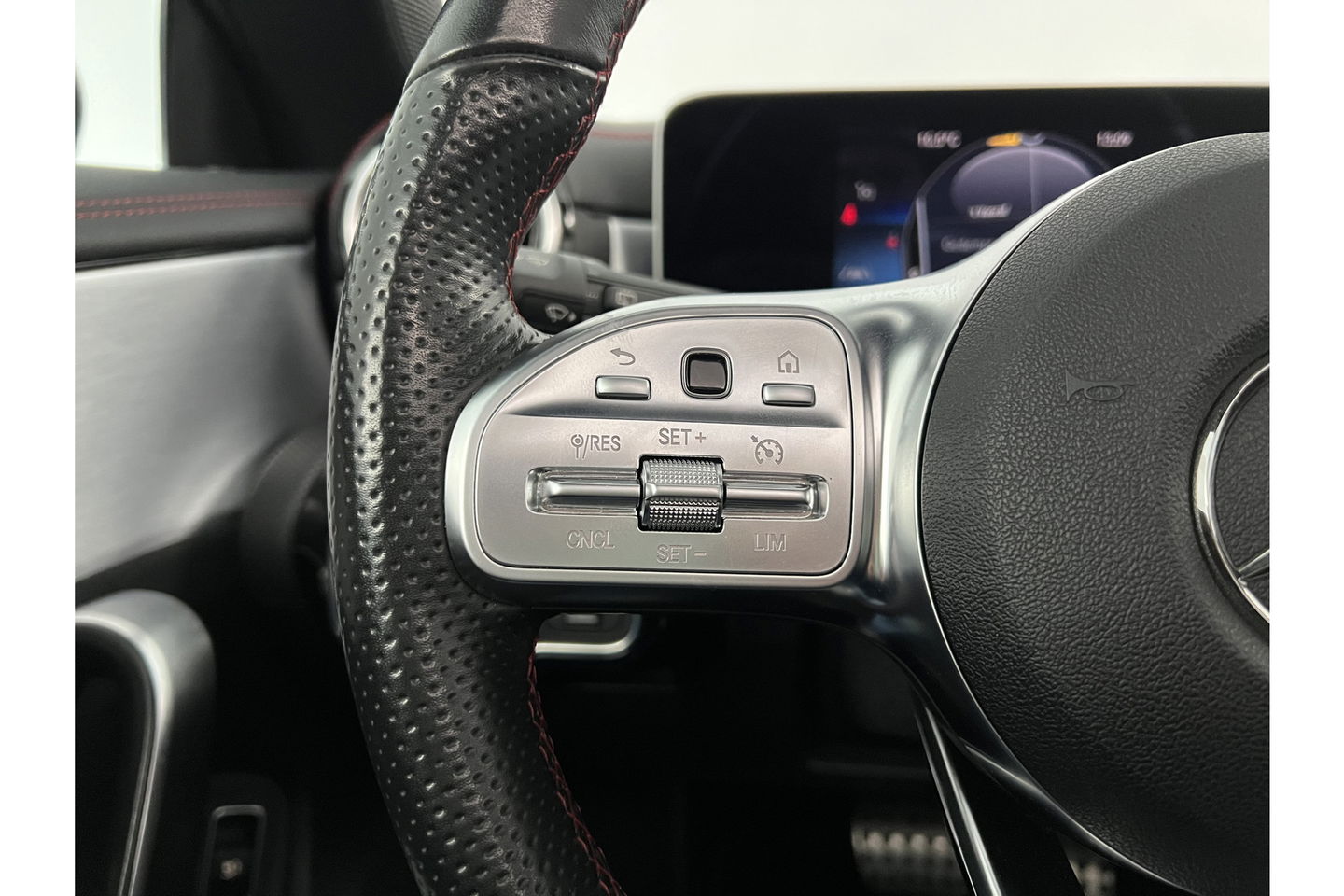 Mercedes-Benz CLA-Klasse 180 AMG Pano Camera LED Virtual Cruise Clima Navigatie 18"LMV