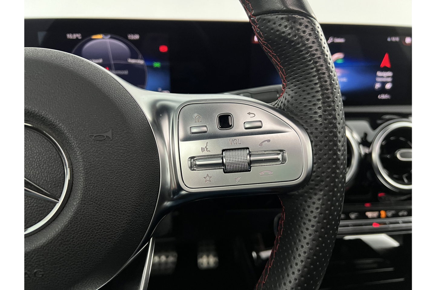Mercedes-Benz CLA-Klasse 180 AMG Pano Camera LED Virtual Cruise Clima Navigatie 18"LMV