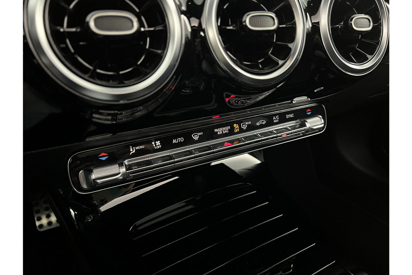 Mercedes-Benz CLA-Klasse 180 AMG Pano Camera LED Virtual Cruise Clima Navigatie 18"LMV