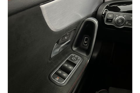 Mercedes-Benz CLA-Klasse 180 AMG Pano Camera LED Virtual Cruise Clima Navigatie 18"LMV