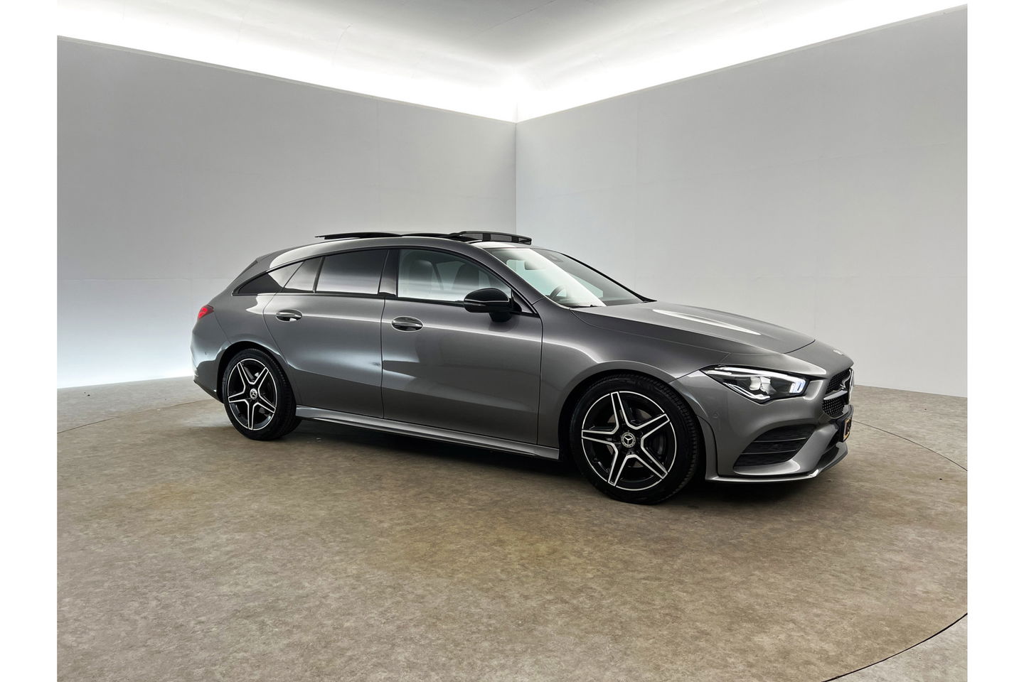 Mercedes-Benz CLA-Klasse 180 AMG Pano Camera LED Virtual Cruise Clima Navigatie 18"LMV