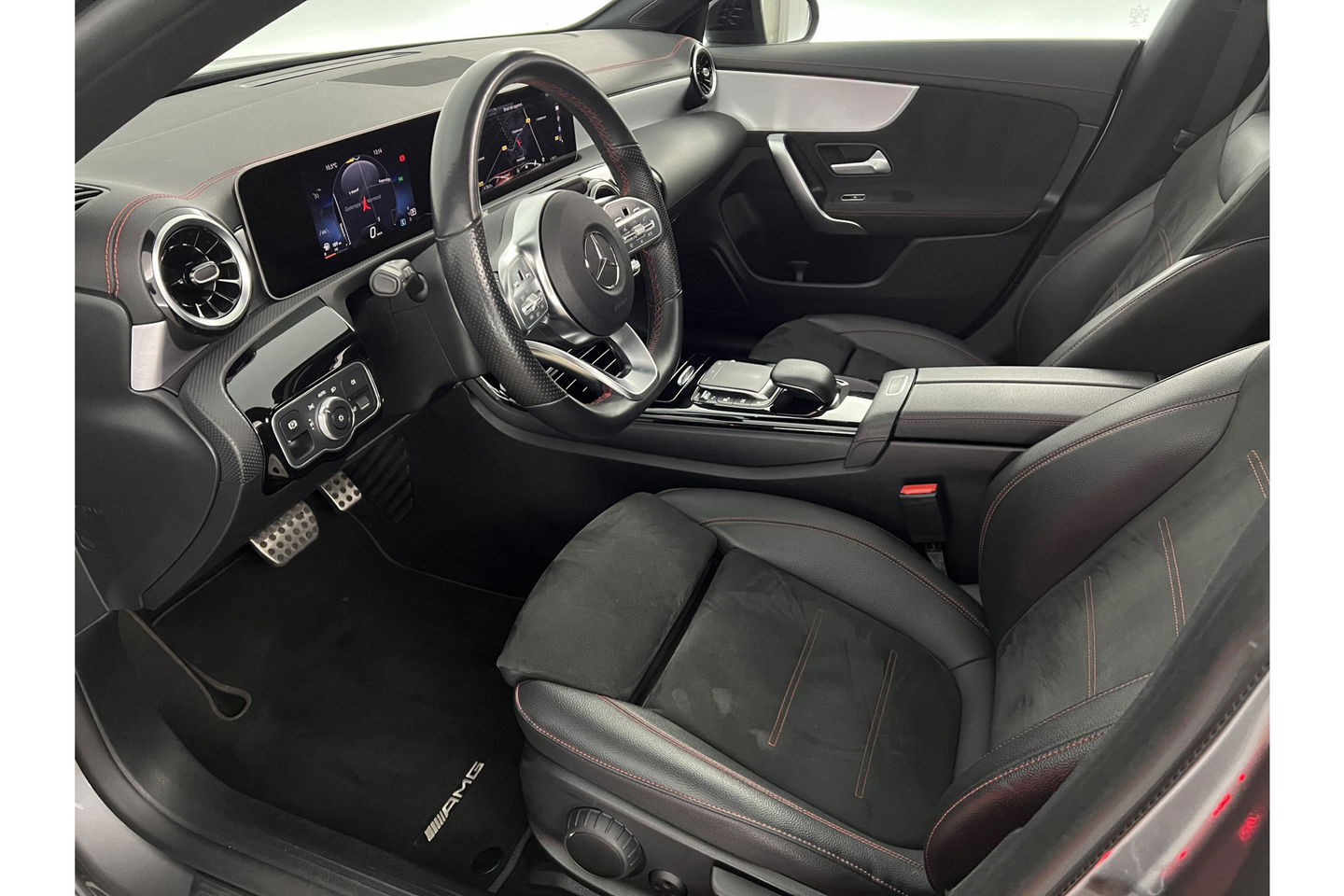 Mercedes-Benz CLA-Klasse 180 AMG Pano Camera LED Virtual Cruise Clima Navigatie 18"LMV
