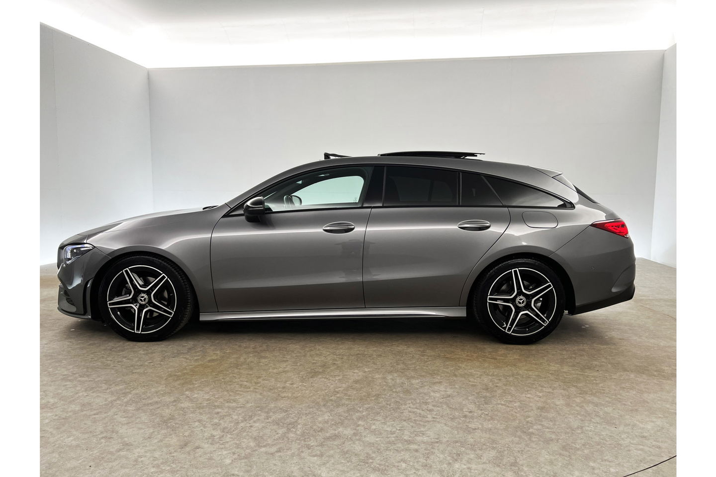 Mercedes-Benz CLA-Klasse 180 AMG Pano Camera LED Virtual Cruise Clima Navigatie 18"LMV