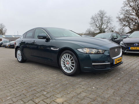 Jaguar XE 2.0 D Prestige Performance-Pack Aut. *NAVI-FULLMAP | CAMERA | ECC | JAGUAR-AUDIO | SHIFT-PADDLES | CRUISE | PDC | LANE-ASSIST | AMBIENT-LIGHT | TOWBAR | COMFORT-SEATS | 17"ALU*