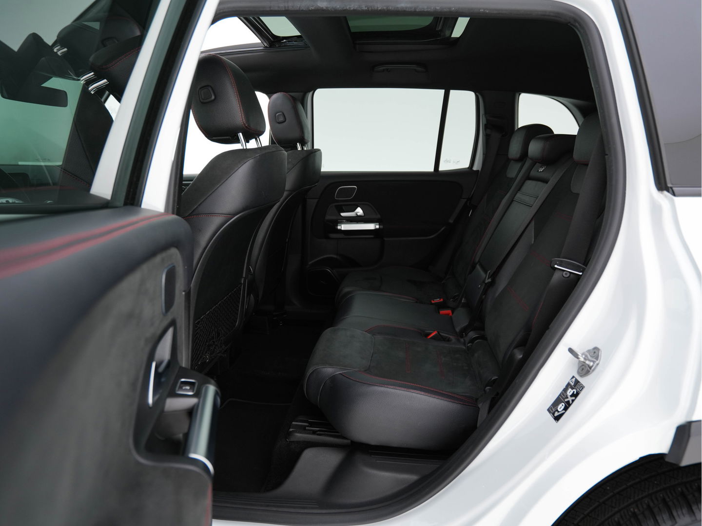 Mercedes-Benz GLB 200 Premium Plus AMG-Sport-Pack Aut. *PANO | LEATHER-MICROFIBRE | DIGI-WIDESCREEN-COCKPIT | BURMESTER-AUDIO | MULTI-BEAM-LED | MEMORY-PACK | KEYLESS | BLINDSPOT | SPORT-SEATS | DAB+ | SHIFT-PADDLES | HEATED-SEATS | ...