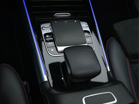 Mercedes-Benz GLB 200 Premium Plus AMG-Sport-Pack Aut. *PANO | LEATHER-MICROFIBRE | DIGI-WIDESCREEN-COCKPIT | BURMESTER-AUDIO | MULTI-BEAM-LED | MEMORY-PACK | KEYLESS | BLINDSPOT | SPORT-SEATS | DAB+ | SHIFT-PADDLES | HEATED-SEATS | ...