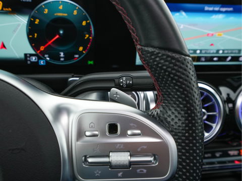 Mercedes-Benz GLB 200 Premium Plus AMG-Sport-Pack Aut. *PANO | LEATHER-MICROFIBRE | DIGI-WIDESCREEN-COCKPIT | BURMESTER-AUDIO | MULTI-BEAM-LED | MEMORY-PACK | KEYLESS | BLINDSPOT | SPORT-SEATS | DAB+ | SHIFT-PADDLES | HEATED-SEATS | ...