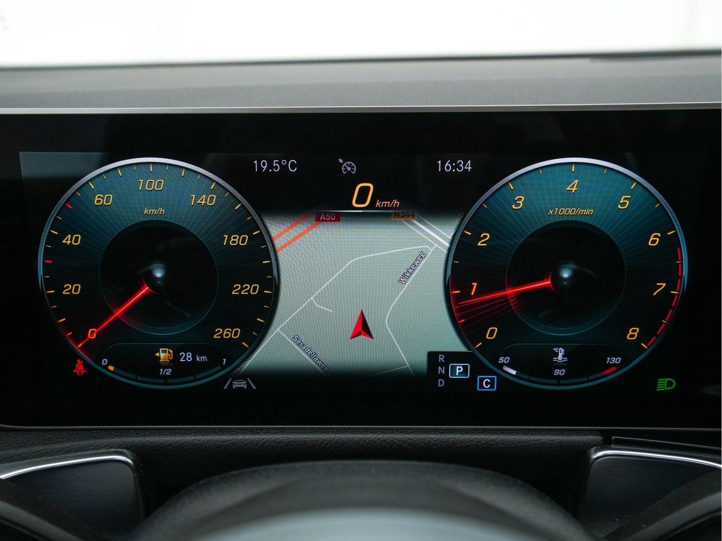 Mercedes-Benz GLB 200 Premium Plus AMG-Sport-Pack Aut. *PANO | LEATHER-MICROFIBRE | DIGI-WIDESCREEN-COCKPIT | BURMESTER-AUDIO | MULTI-BEAM-LED | MEMORY-PACK | KEYLESS | BLINDSPOT | SPORT-SEATS | DAB+ | SHIFT-PADDLES | HEATED-SEATS | ...