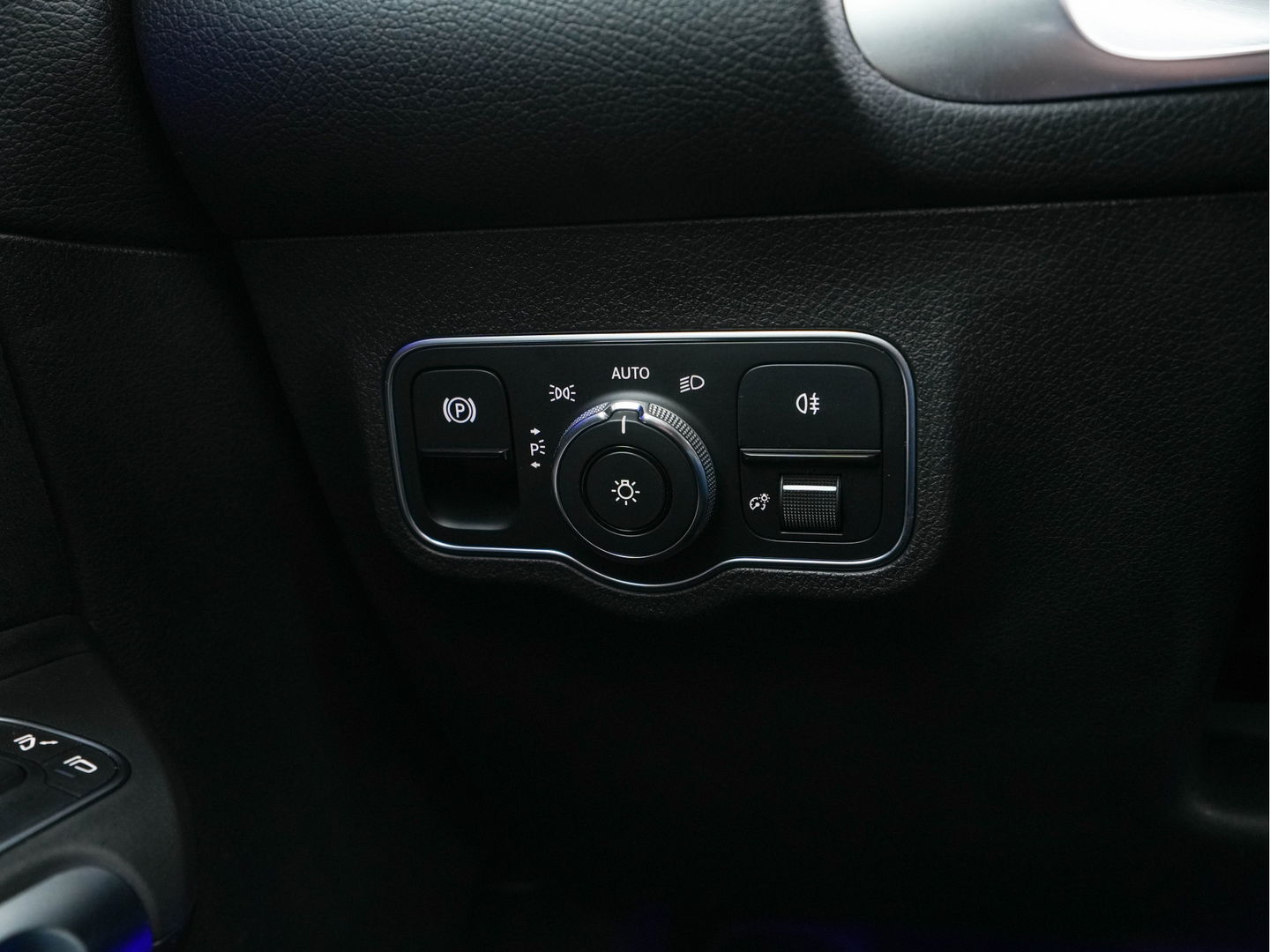 Mercedes-Benz GLB 200 Premium Plus AMG-Sport-Pack Aut. *PANO | LEATHER-MICROFIBRE | DIGI-WIDESCREEN-COCKPIT | BURMESTER-AUDIO | MULTI-BEAM-LED | MEMORY-PACK | KEYLESS | BLINDSPOT | SPORT-SEATS | DAB+ | SHIFT-PADDLES | HEATED-SEATS | ...