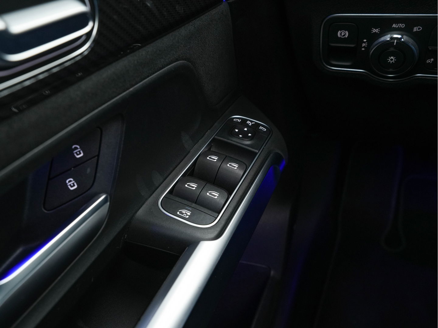 Mercedes-Benz GLB 200 Premium Plus AMG-Sport-Pack Aut. *PANO | LEATHER-MICROFIBRE | DIGI-WIDESCREEN-COCKPIT | BURMESTER-AUDIO | MULTI-BEAM-LED | MEMORY-PACK | KEYLESS | BLINDSPOT | SPORT-SEATS | DAB+ | SHIFT-PADDLES | HEATED-SEATS | ...