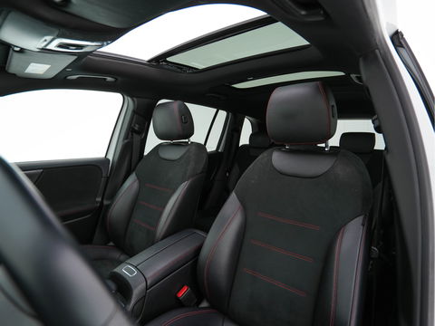 Mercedes-Benz GLB 200 Premium Plus AMG-Sport-Pack Aut. *PANO | LEATHER-MICROFIBRE | DIGI-WIDESCREEN-COCKPIT | BURMESTER-AUDIO | MULTI-BEAM-LED | MEMORY-PACK | KEYLESS | BLINDSPOT | SPORT-SEATS | DAB+ | SHIFT-PADDLES | HEATED-SEATS | ...