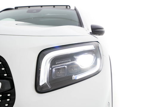 Mercedes-Benz GLB 200 Premium Plus AMG-Sport-Pack Aut. *PANO | LEATHER-MICROFIBRE | DIGI-WIDESCREEN-COCKPIT | BURMESTER-AUDIO | MULTI-BEAM-LED | MEMORY-PACK | KEYLESS | BLINDSPOT | SPORT-SEATS | DAB+ | SHIFT-PADDLES | HEATED-SEATS | ...