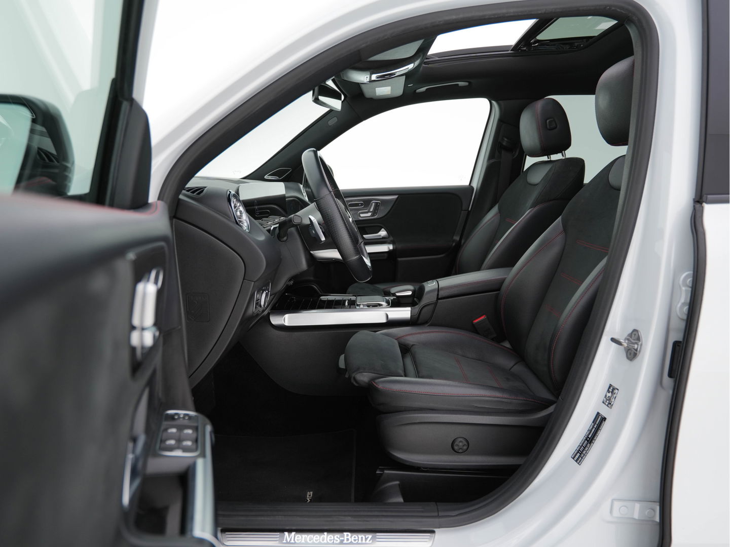 Mercedes-Benz GLB 200 Premium Plus AMG-Sport-Pack Aut. *PANO | LEATHER-MICROFIBRE | DIGI-WIDESCREEN-COCKPIT | BURMESTER-AUDIO | MULTI-BEAM-LED | MEMORY-PACK | KEYLESS | BLINDSPOT | SPORT-SEATS | DAB+ | SHIFT-PADDLES | HEATED-SEATS | ...