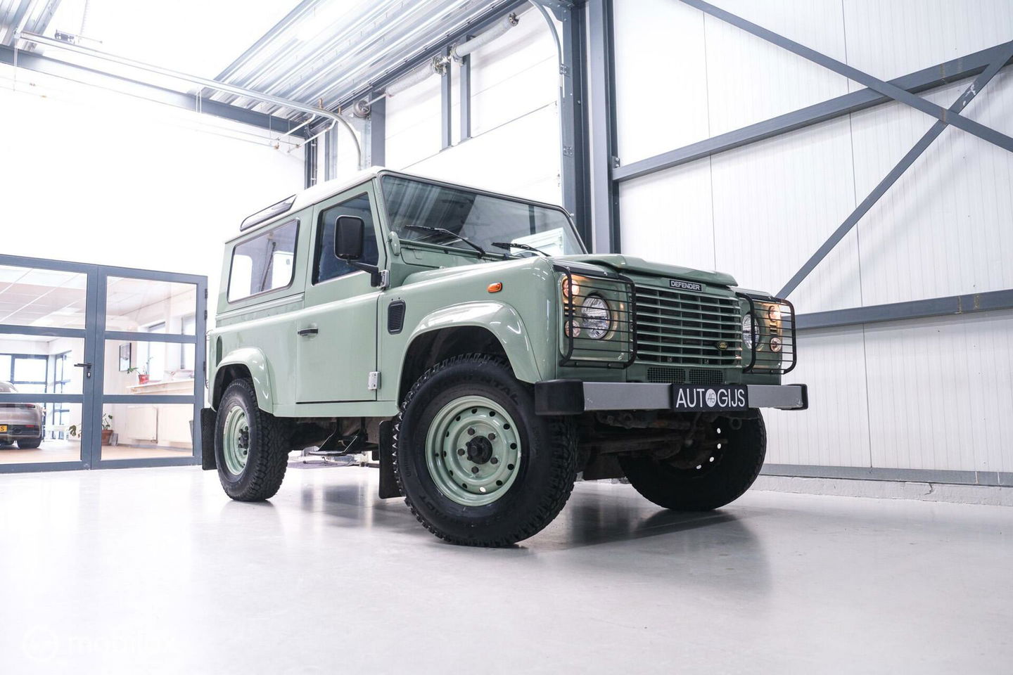 Land Rover Defender 90 2.5 Td5 | HUE 166 | Grasmere Green | Heritage | NL auto NAP | 2e eigenaar | A-Z onderhouden | Unieke auto |