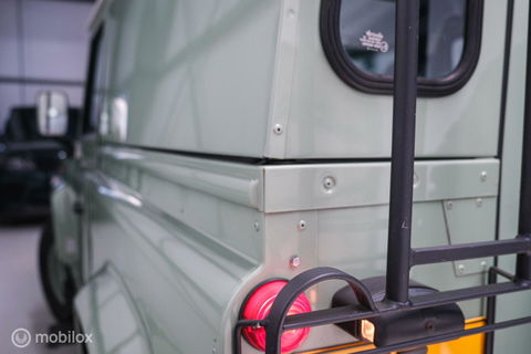 Land Rover Defender 90 2.5 Td5 | HUE 166 | Grasmere Green | Heritage | NL auto NAP | 2e eigenaar | A-Z onderhouden | Unieke auto |