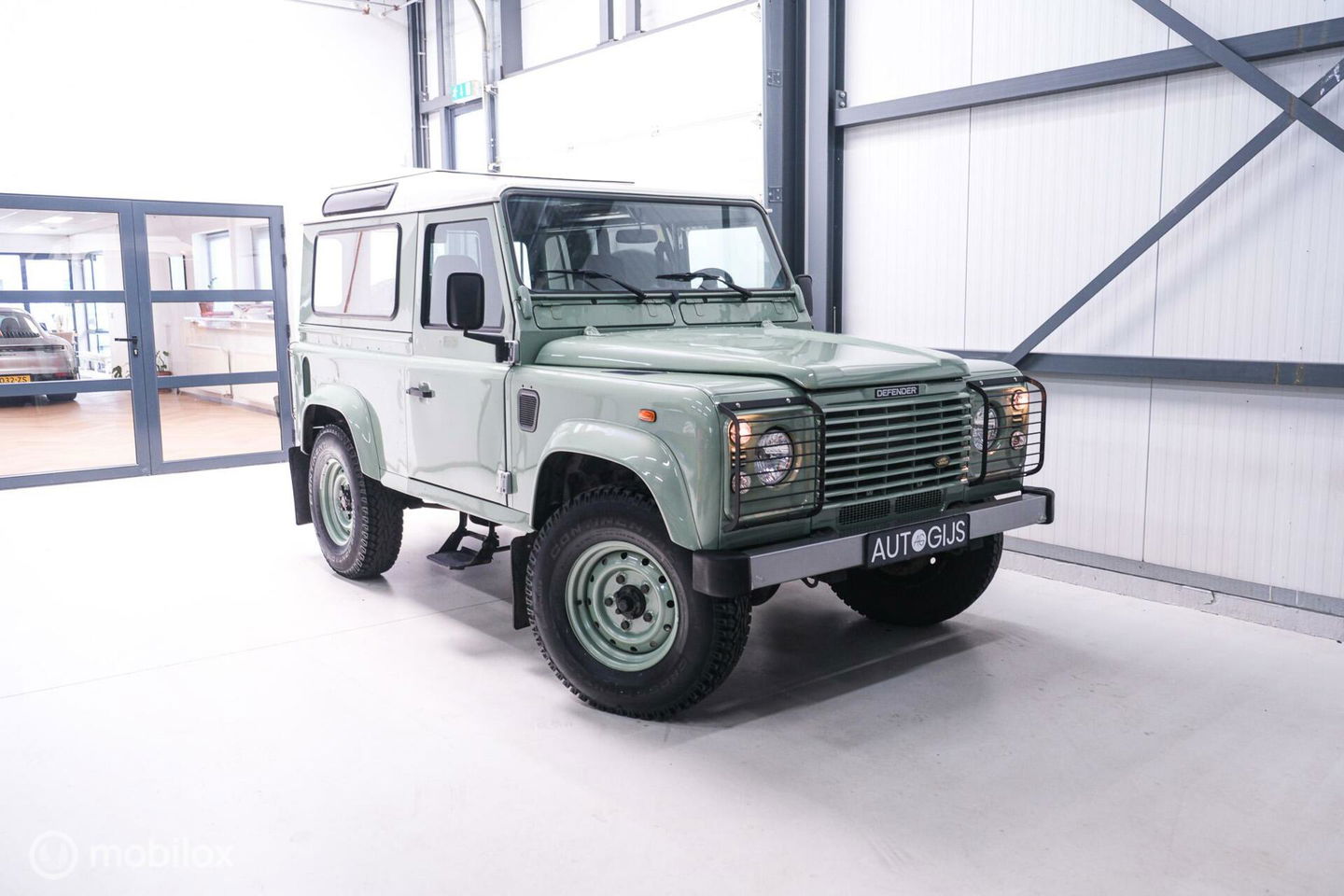 Land Rover Defender 90 2.5 Td5 | HUE 166 | Grasmere Green | Heritage | NL auto NAP | 2e eigenaar | A-Z onderhouden | Unieke auto |