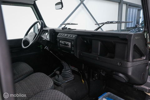 Land Rover Defender 90 2.5 Td5 | HUE 166 | Grasmere Green | Heritage | NL auto NAP | 2e eigenaar | A-Z onderhouden | Unieke auto |
