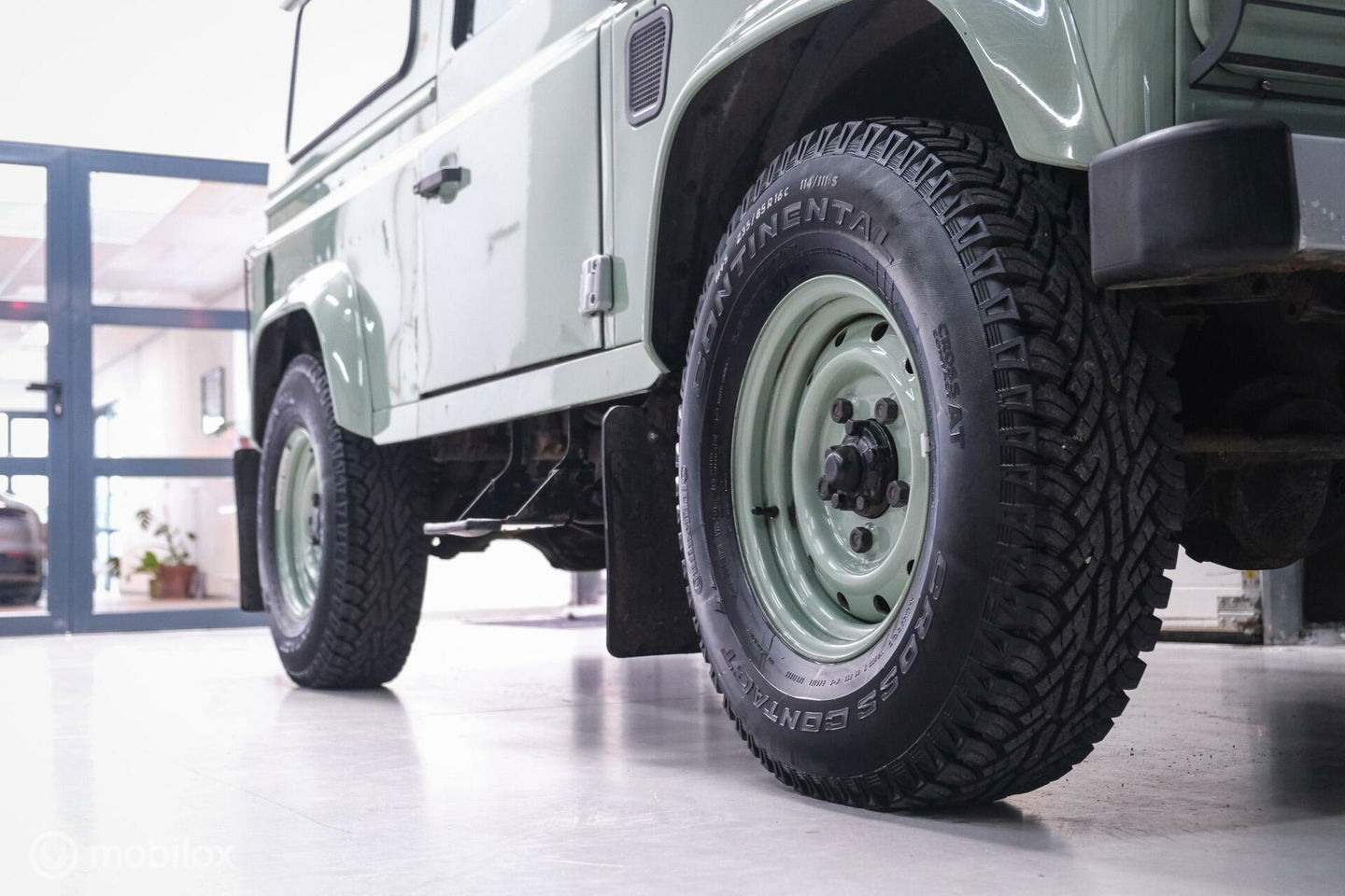 Land Rover Defender 90 2.5 Td5 | HUE 166 | Grasmere Green | Heritage | NL auto NAP | 2e eigenaar | A-Z onderhouden | Unieke auto |