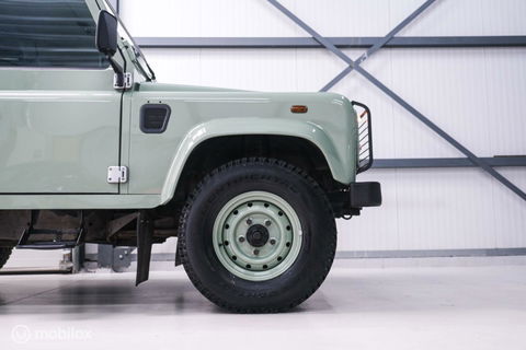 Land Rover Defender 90 2.5 Td5 | HUE 166 | Grasmere Green | Heritage | NL auto NAP | 2e eigenaar | A-Z onderhouden | Unieke auto |