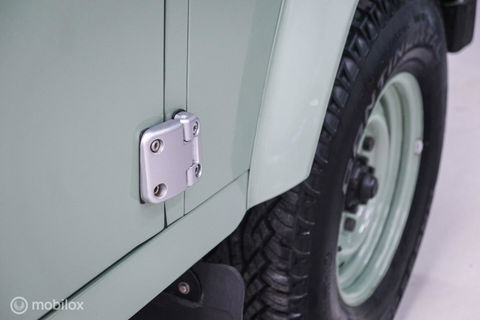 Land Rover Defender 90 2.5 Td5 | HUE 166 | Grasmere Green | Heritage | NL auto NAP | 2e eigenaar | A-Z onderhouden | Unieke auto |