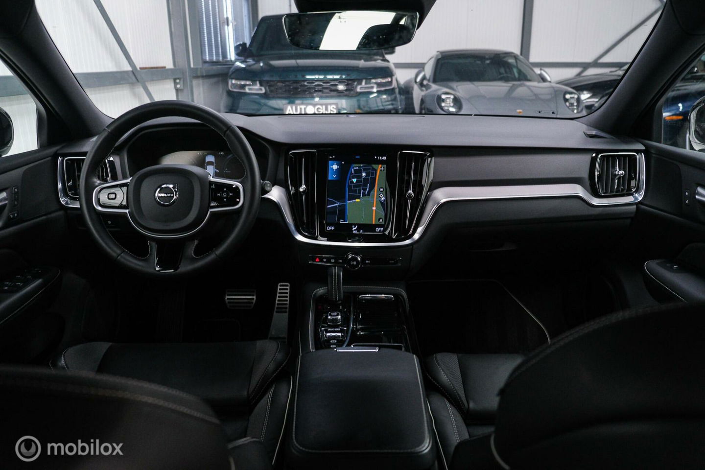 Volvo V60 2.0 T8 Recharge AWD R-Design | NL auto | DAB+ | CarPlay | Adaptive | Blis | Rijklaar |