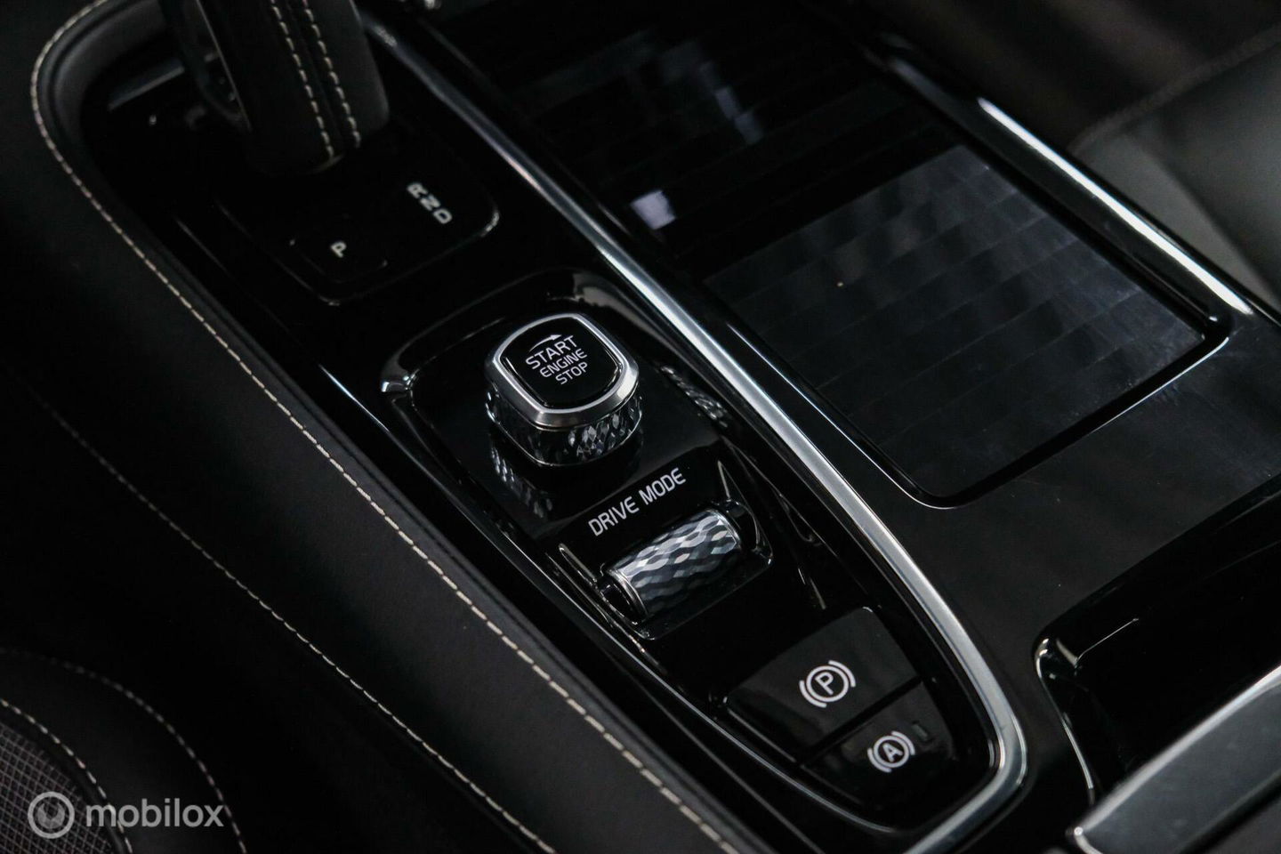 Volvo V60 2.0 T8 Recharge AWD R-Design | NL auto | DAB+ | CarPlay | Adaptive | Blis | Rijklaar |
