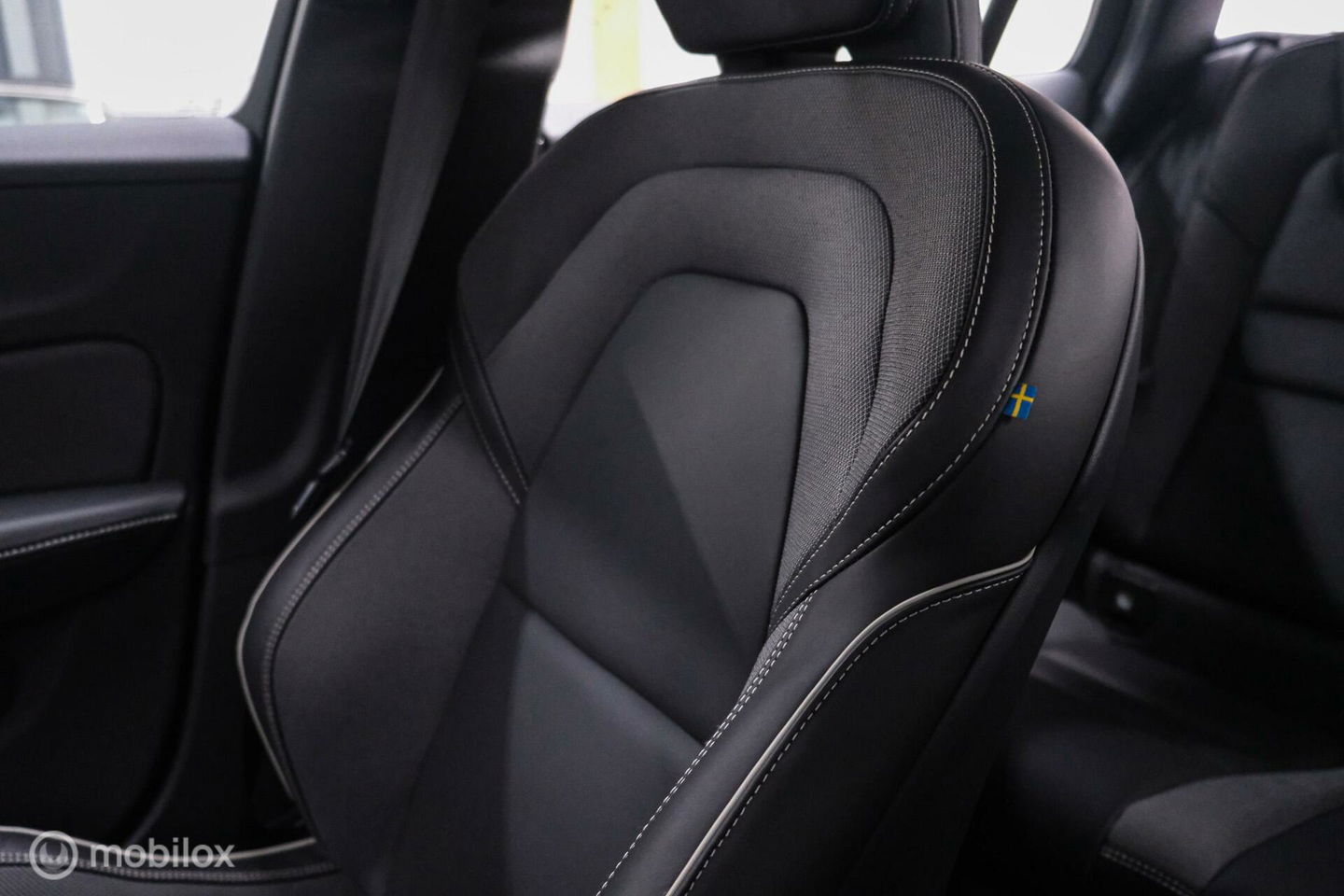 Volvo V60 2.0 T8 Recharge AWD R-Design | NL auto | DAB+ | CarPlay | Adaptive | Blis | Rijklaar |