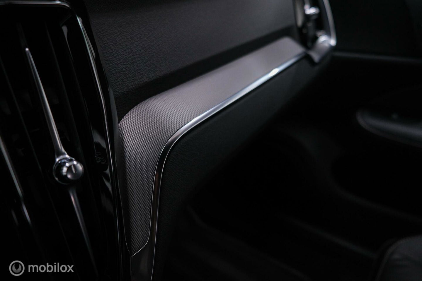 Volvo V60 2.0 T8 Recharge AWD R-Design | NL auto | DAB+ | CarPlay | Adaptive | Blis | Rijklaar |