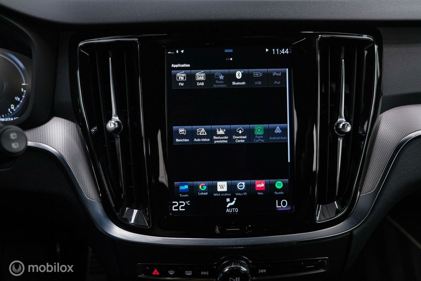 Volvo V60 2.0 T8 Recharge AWD R-Design | NL auto | DAB+ | CarPlay | Adaptive | Blis | Rijklaar |