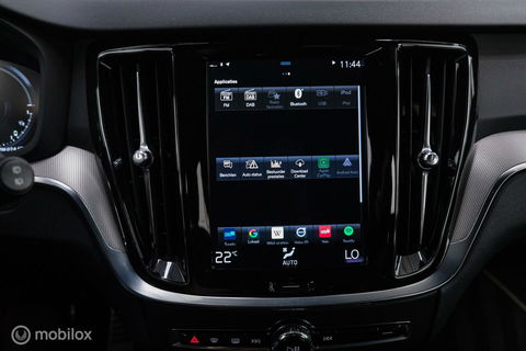 Volvo V60 2.0 T8 Recharge AWD R-Design | NL auto | DAB+ | CarPlay | Adaptive | Blis | Rijklaar |