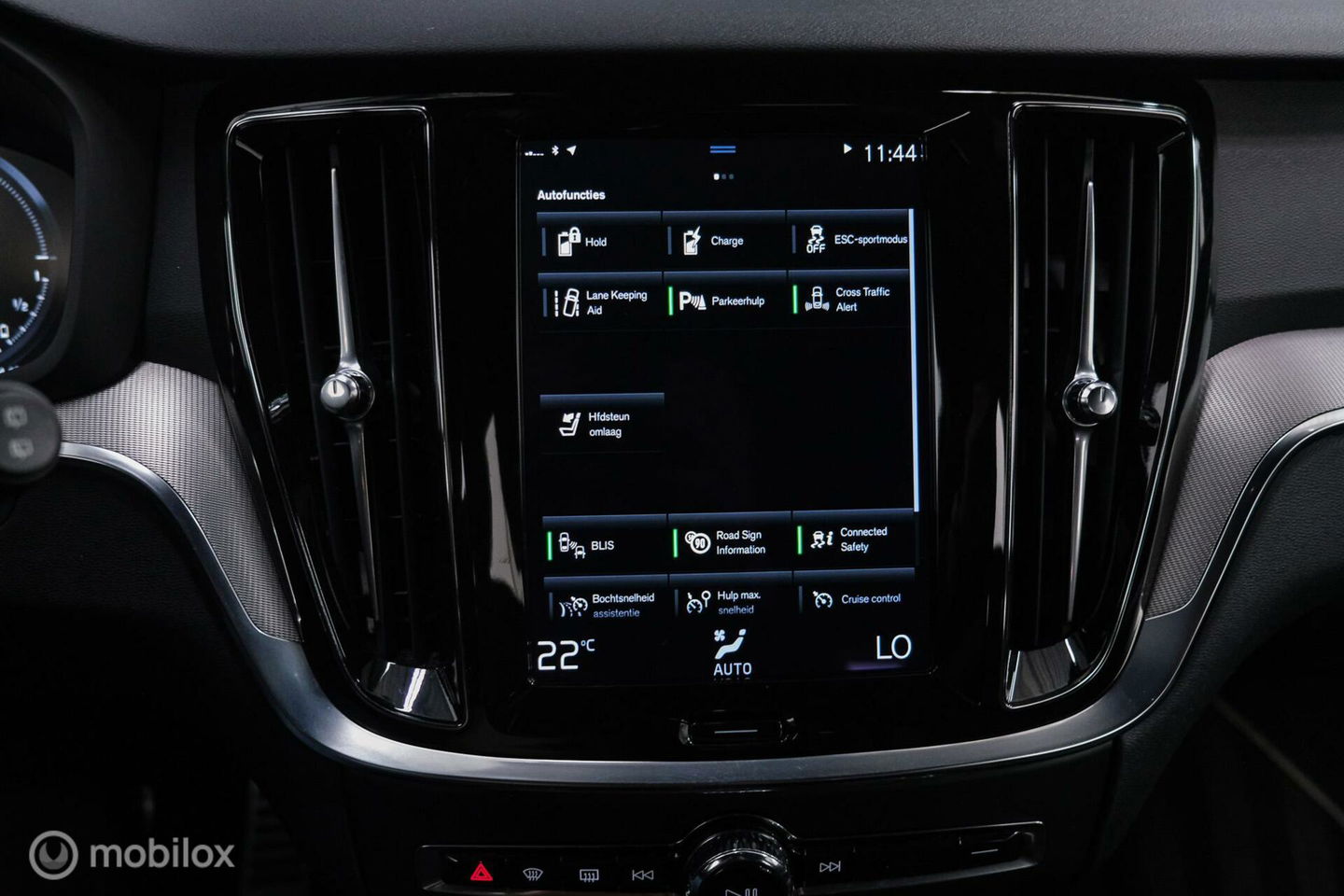 Volvo V60 2.0 T8 Recharge AWD R-Design | NL auto | DAB+ | CarPlay | Adaptive | Blis | Rijklaar |