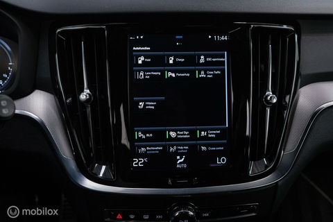 Volvo V60 2.0 T8 Recharge AWD R-Design | NL auto | DAB+ | CarPlay | Adaptive | Blis | Rijklaar |
