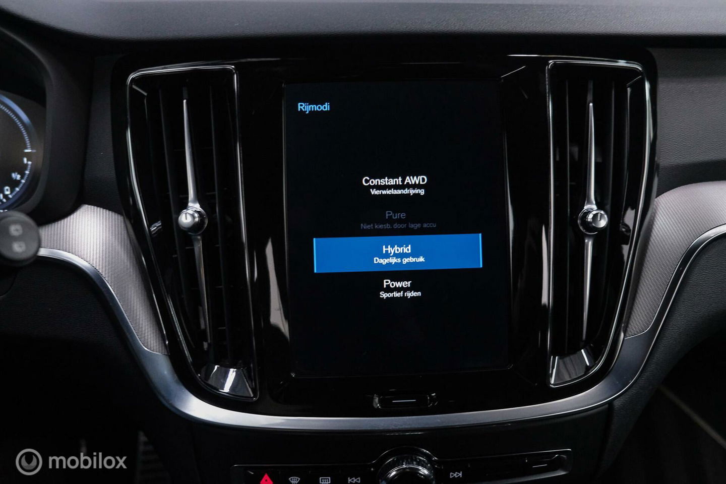 Volvo V60 2.0 T8 Recharge AWD R-Design | NL auto | DAB+ | CarPlay | Adaptive | Blis | Rijklaar |