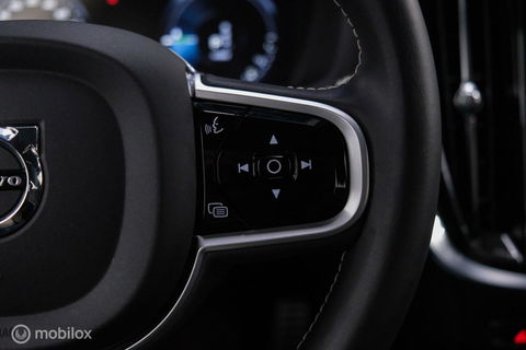 Volvo V60 2.0 T8 Recharge AWD R-Design | NL auto | DAB+ | CarPlay | Adaptive | Blis | Rijklaar |