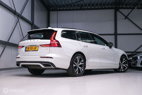 Volvo V60 2.0 T8 Recharge AWD R-Design | NL auto | DAB+ | CarPlay | Adaptive | Blis | Rijklaar |