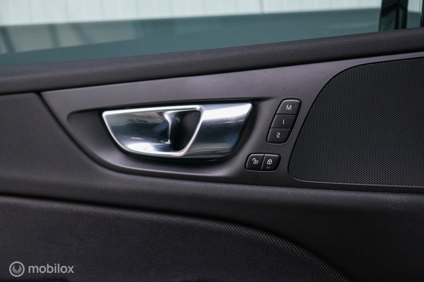 Volvo V60 2.0 T8 Recharge AWD R-Design | NL auto | DAB+ | CarPlay | Adaptive | Blis | Rijklaar |