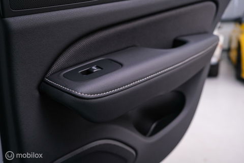 Volvo V60 2.0 T8 Recharge AWD R-Design | NL auto | DAB+ | CarPlay | Adaptive | Blis | Rijklaar |