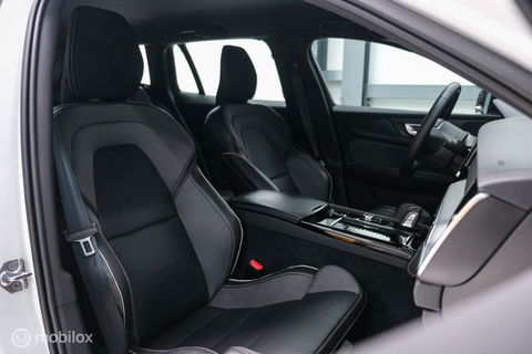 Volvo V60 2.0 T8 Recharge AWD R-Design | NL auto | DAB+ | CarPlay | Adaptive | Blis | Rijklaar |