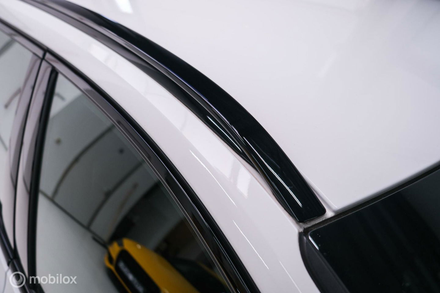 Volvo V60 2.0 T8 Recharge AWD R-Design | NL auto | DAB+ | CarPlay | Adaptive | Blis | Rijklaar |