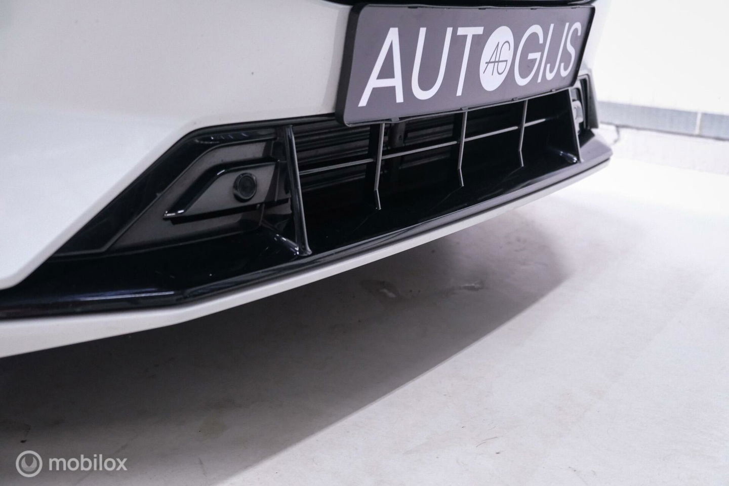 Volvo V60 2.0 T8 Recharge AWD R-Design | NL auto | DAB+ | CarPlay | Adaptive | Blis | Rijklaar |