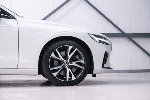 Volvo V60 2.0 T8 Recharge AWD R-Design | NL auto | DAB+ | CarPlay | Adaptive | Blis | Rijklaar |