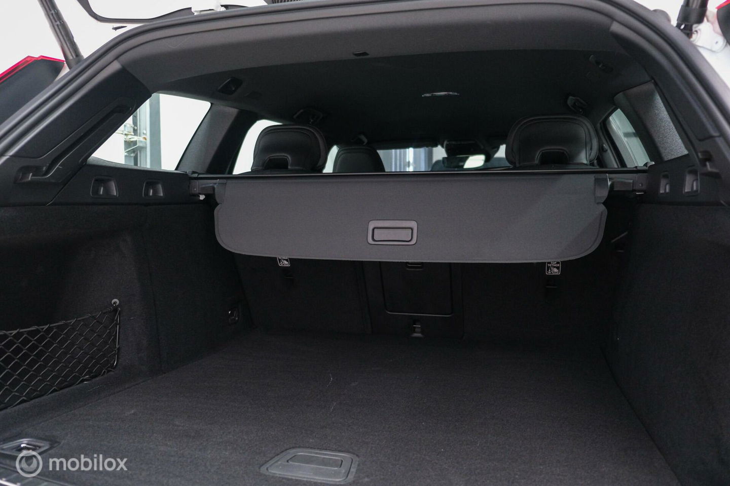 Volvo V60 2.0 T8 Recharge AWD R-Design | NL auto | DAB+ | CarPlay | Adaptive | Blis | Rijklaar |