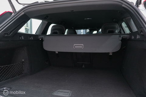 Volvo V60 2.0 T8 Recharge AWD R-Design | NL auto | DAB+ | CarPlay | Adaptive | Blis | Rijklaar |