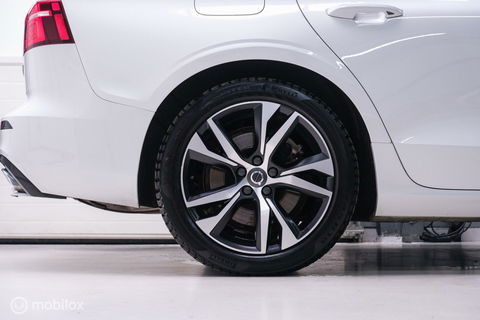 Volvo V60 2.0 T8 Recharge AWD R-Design | NL auto | DAB+ | CarPlay | Adaptive | Blis | Rijklaar |