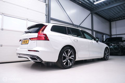 Volvo V60 2.0 T8 Recharge AWD R-Design | NL auto | DAB+ | CarPlay | Adaptive | Blis | Rijklaar |