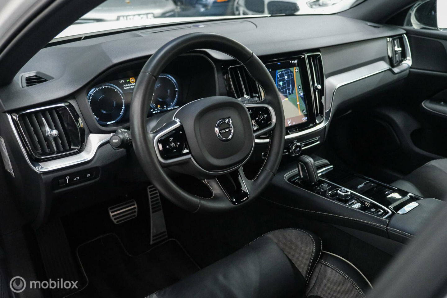 Volvo V60 2.0 T8 Recharge AWD R-Design | NL auto | DAB+ | CarPlay | Adaptive | Blis | Rijklaar |