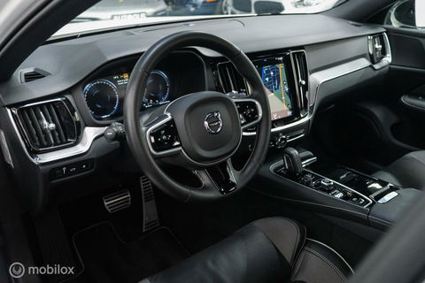 Volvo V60 2.0 T8 Recharge AWD R-Design | NL auto | DAB+ | CarPlay | Adaptive | Blis | Rijklaar |