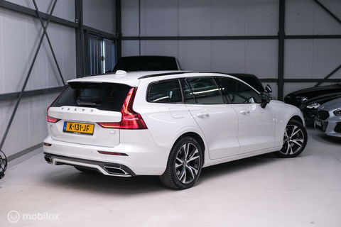 Volvo V60 2.0 T8 Recharge AWD R-Design | NL auto | DAB+ | CarPlay | Adaptive | Blis | Rijklaar |